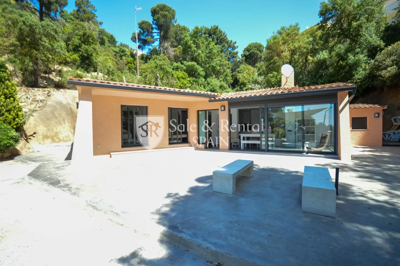Vista exterior de Casa o xalet en venda en Lloret de Mar amb Aire condicionat, Jardí privat i Terrassa