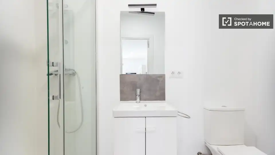 Baño de Piso de alquiler en Valencia con Aire acondicionado, Calefacción y Amueblado