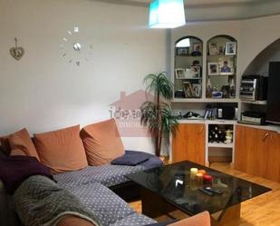 Living room of Flat for sale in Salamanca Capital  with Swimming Pool