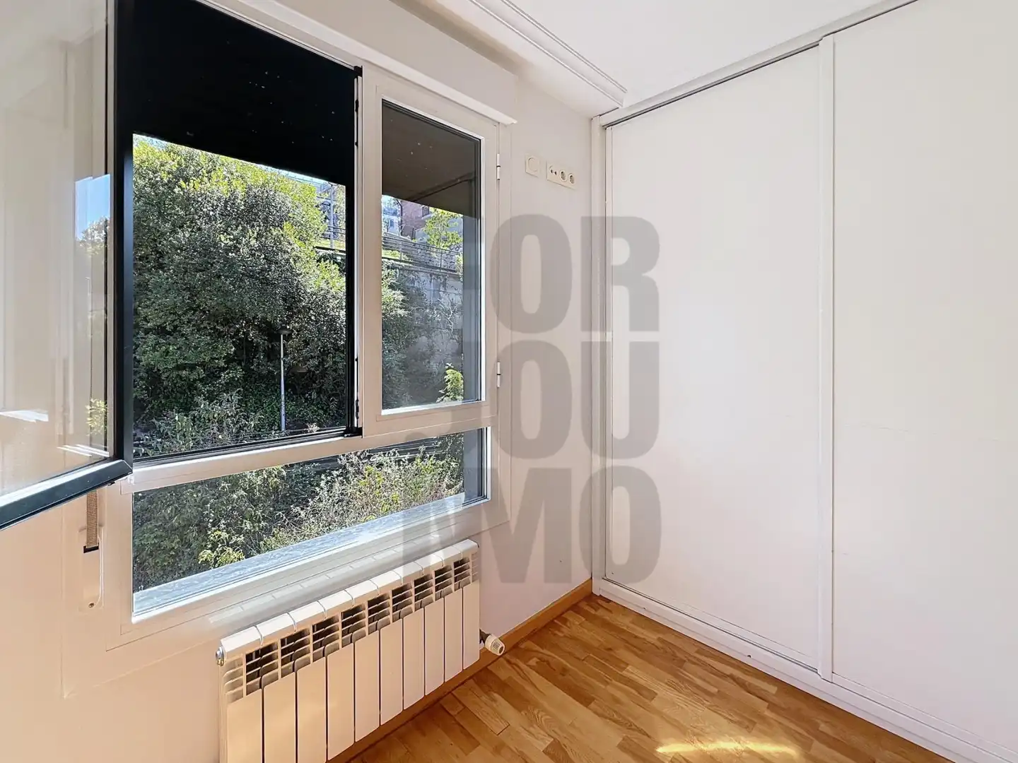 Dormitori de Àtic en venda en Donostia - San Sebastián  amb Terrassa, Balcó i Alarma