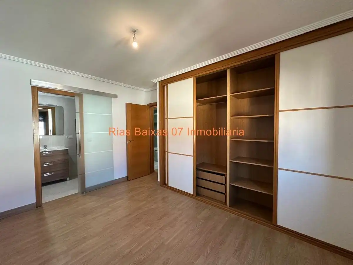 Habitación de Piso en venta en Vigo  con Calefacción y Balcón