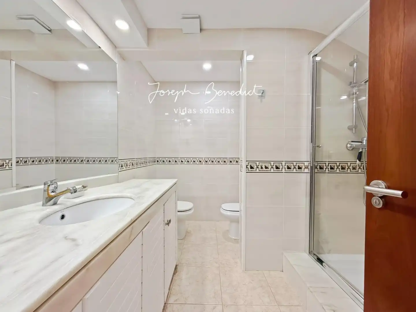 Bathroom of Houses for sale in Castelldefels  with Air Conditioner, Heating and Private garden