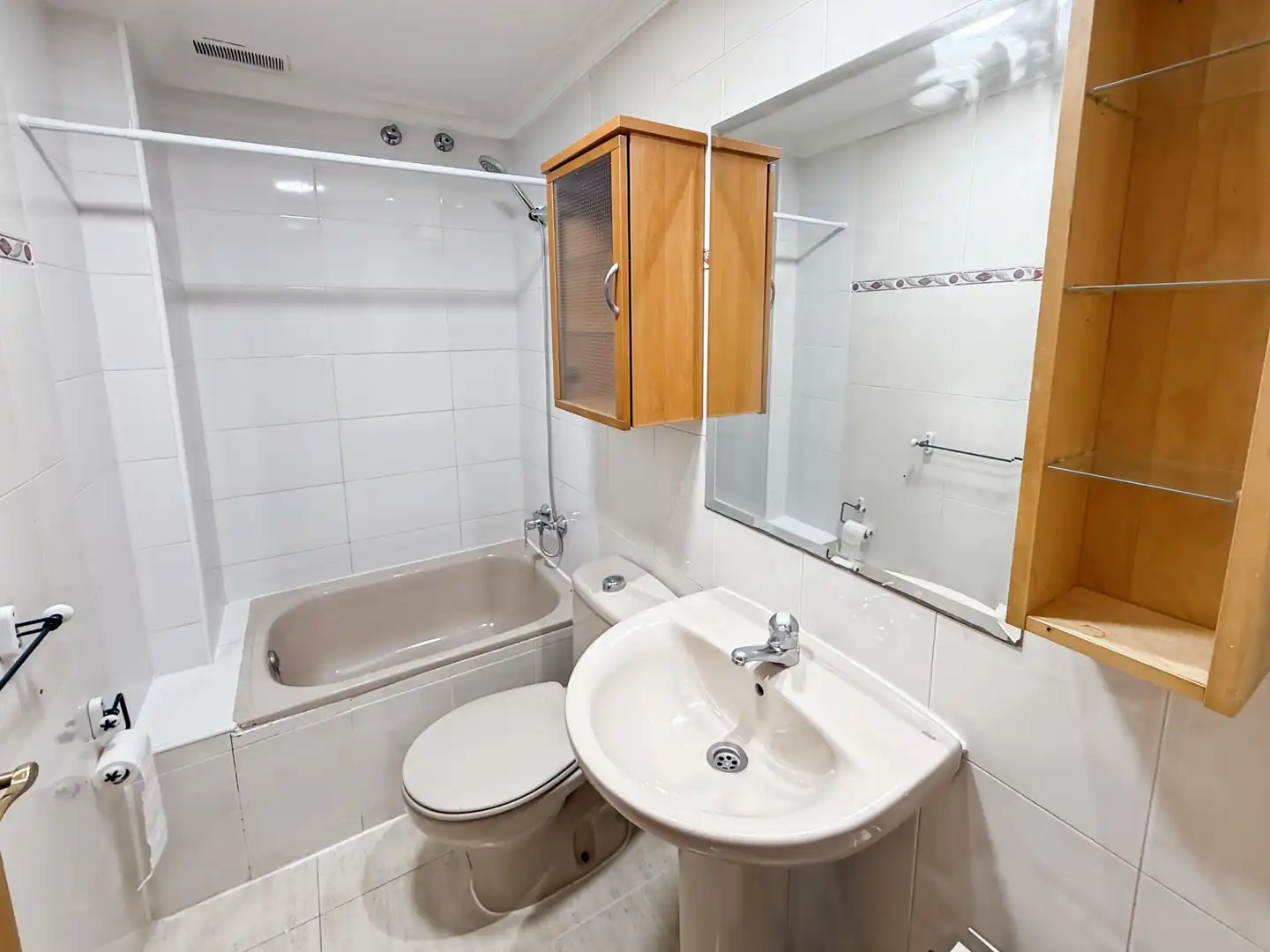 Wohnung zur Miete in Calle de Pinos Baja, Valdeacederas