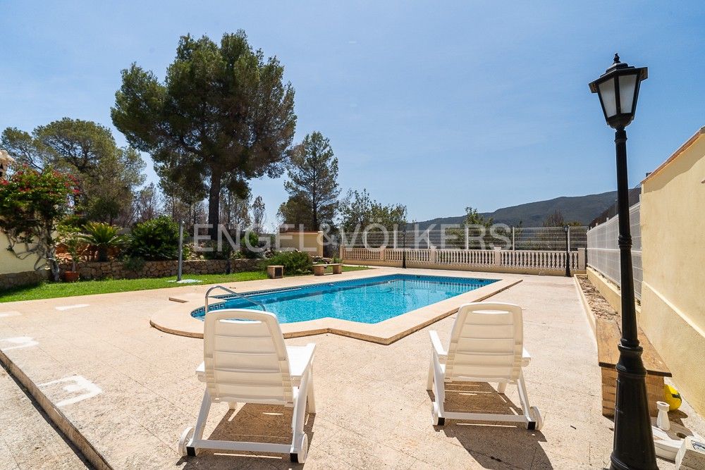 Piscina de Casa o xalet en venda en Ador amb Calefacció, Jardí privat i Terrassa