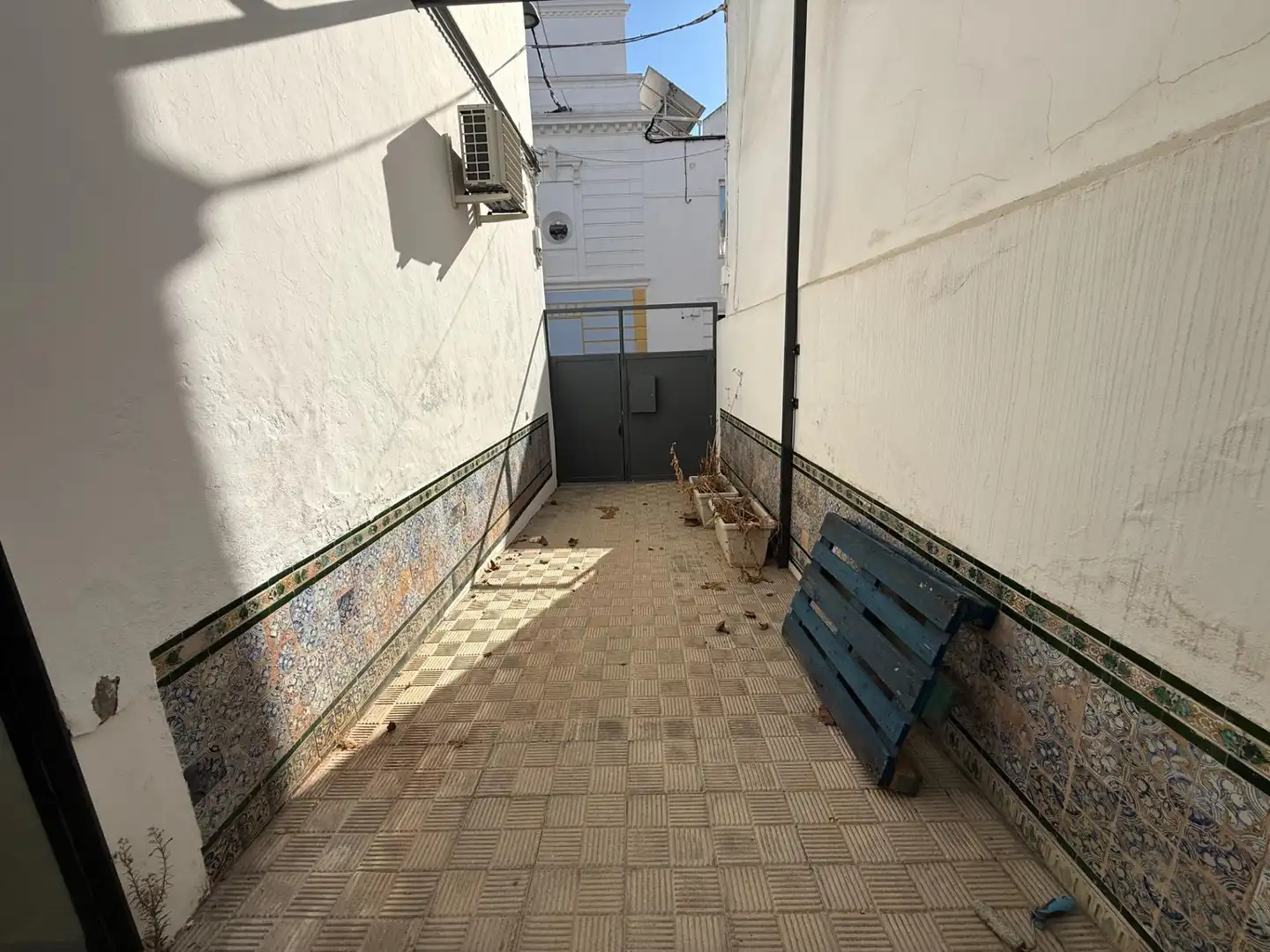 Außenansicht von Gebäude zur Miete in Dos Hermanas