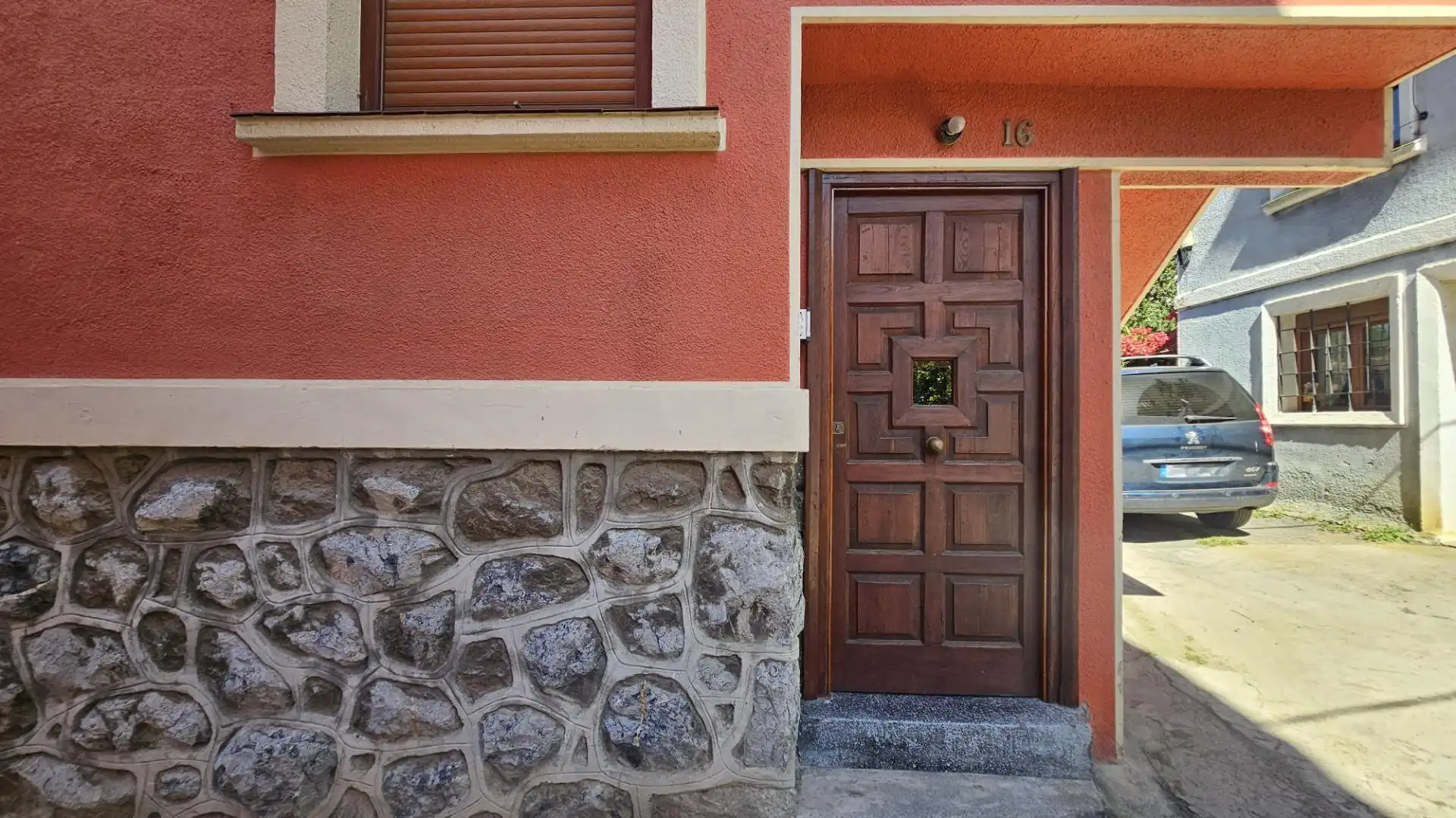 Vista exterior de Pis en venda en Alonsotegi amb Calefacció, Traster i Moblat