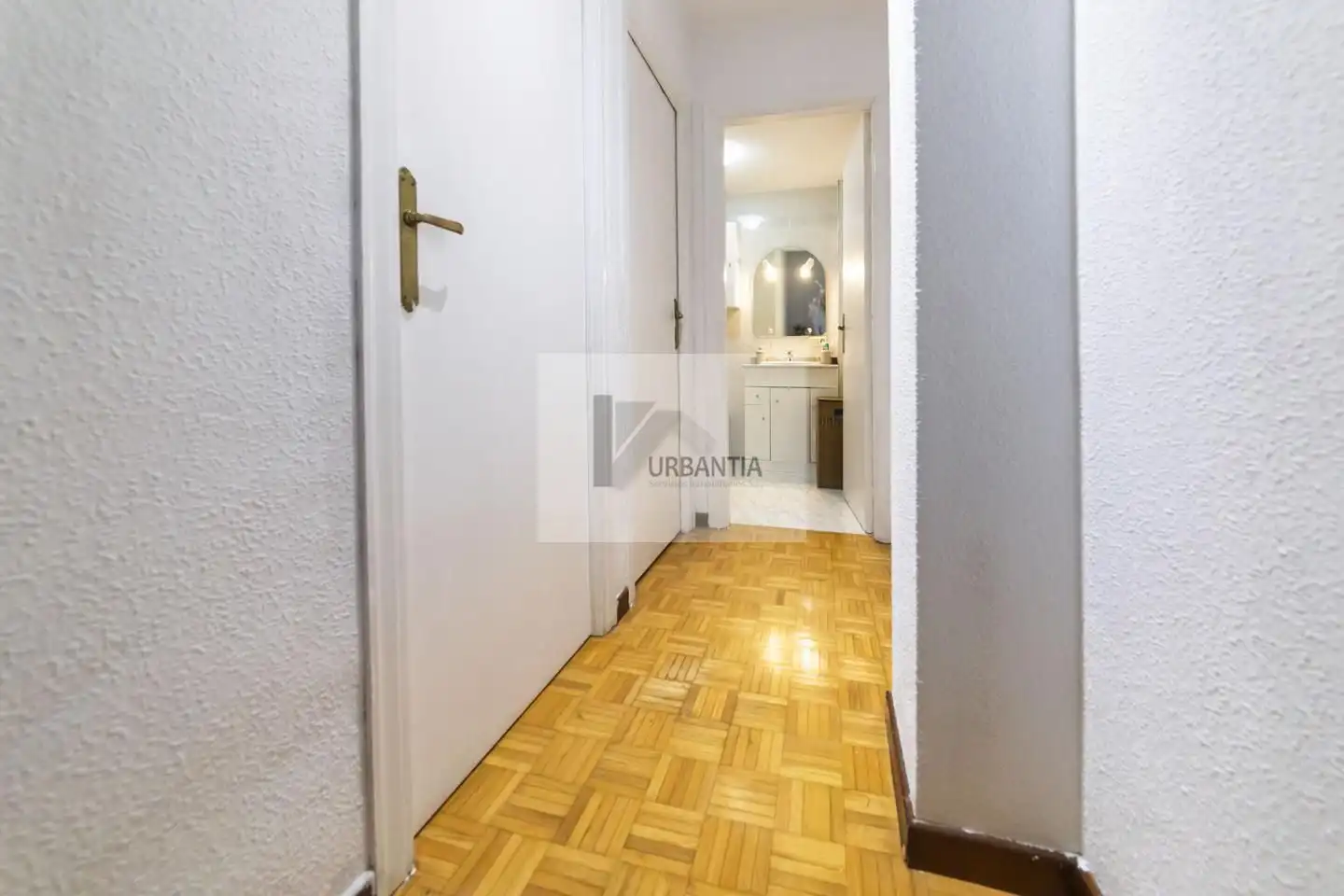 Piso en venta en  Pamplona / Iruña con Calefacción, Parquet y Trastero