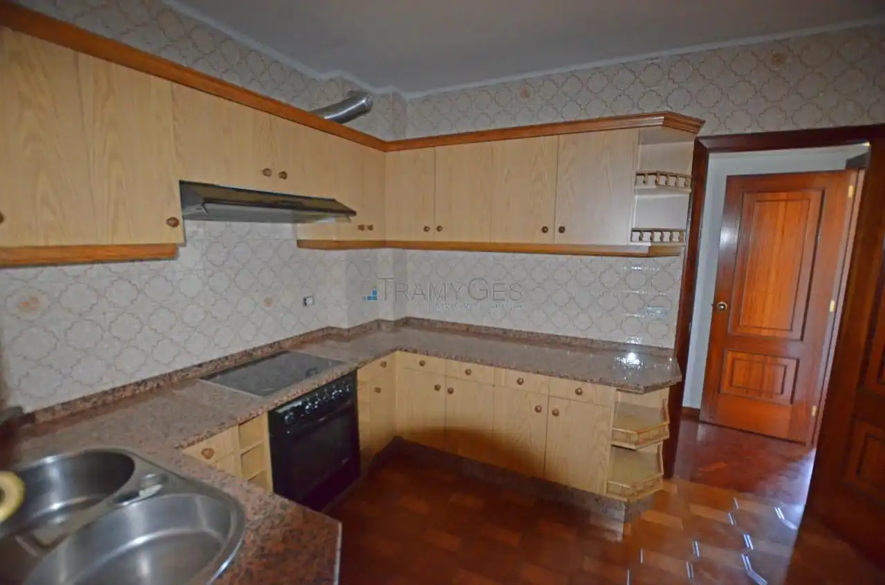 Cocina de Piso en venta en Tui con Calefacción, Parquet y Trastero