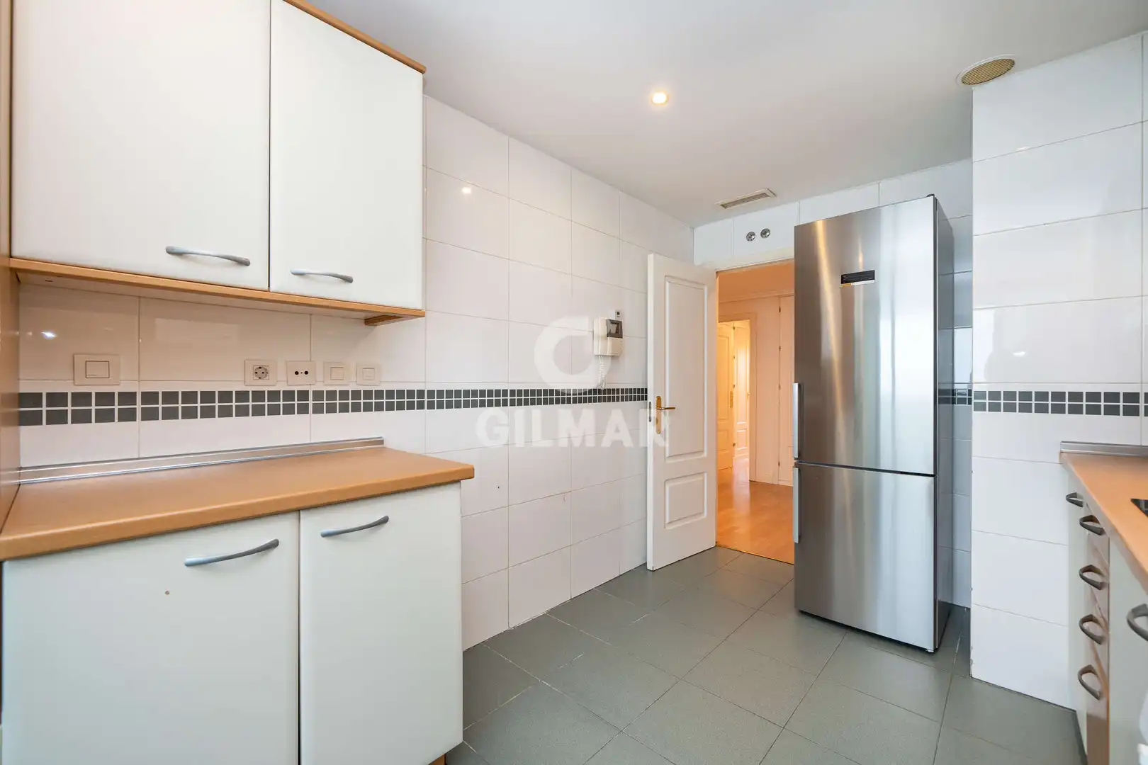 Kitchen of Flat for sale in Madrid  with Heating, Private garden and Storage room