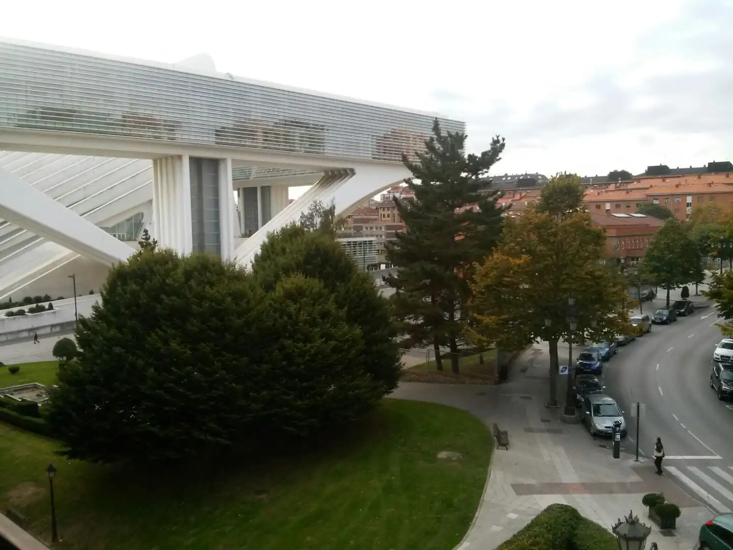 Vista exterior de Piso de alquiler en Oviedo  con Calefacción, Terraza y Amueblado