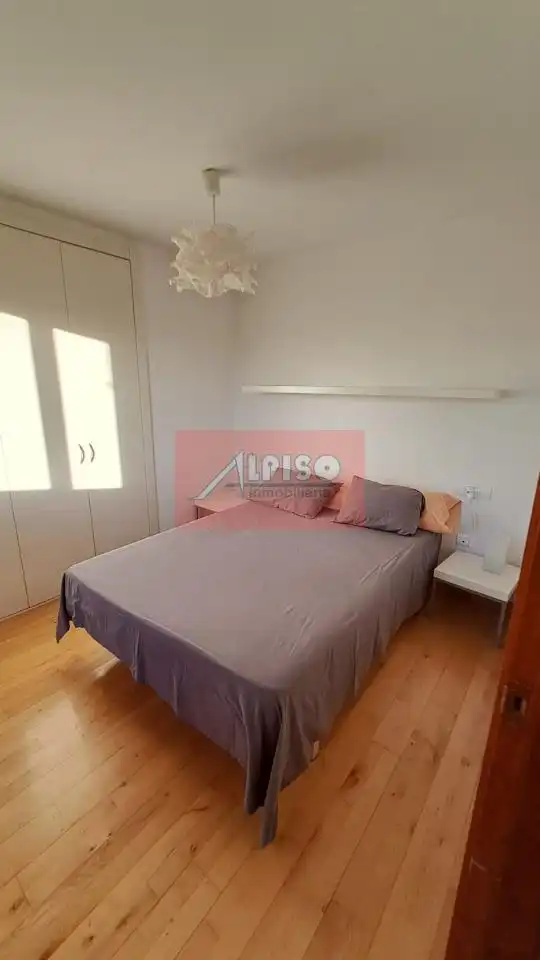 Habitación de Apartamento de alquiler en Ourense Capital  con Calefacción, Parquet y Amueblado