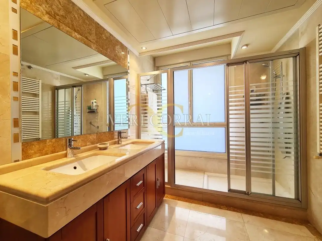 Bathroom of Flat for sale in Oviedo   with Heating, Terrace and Storage room