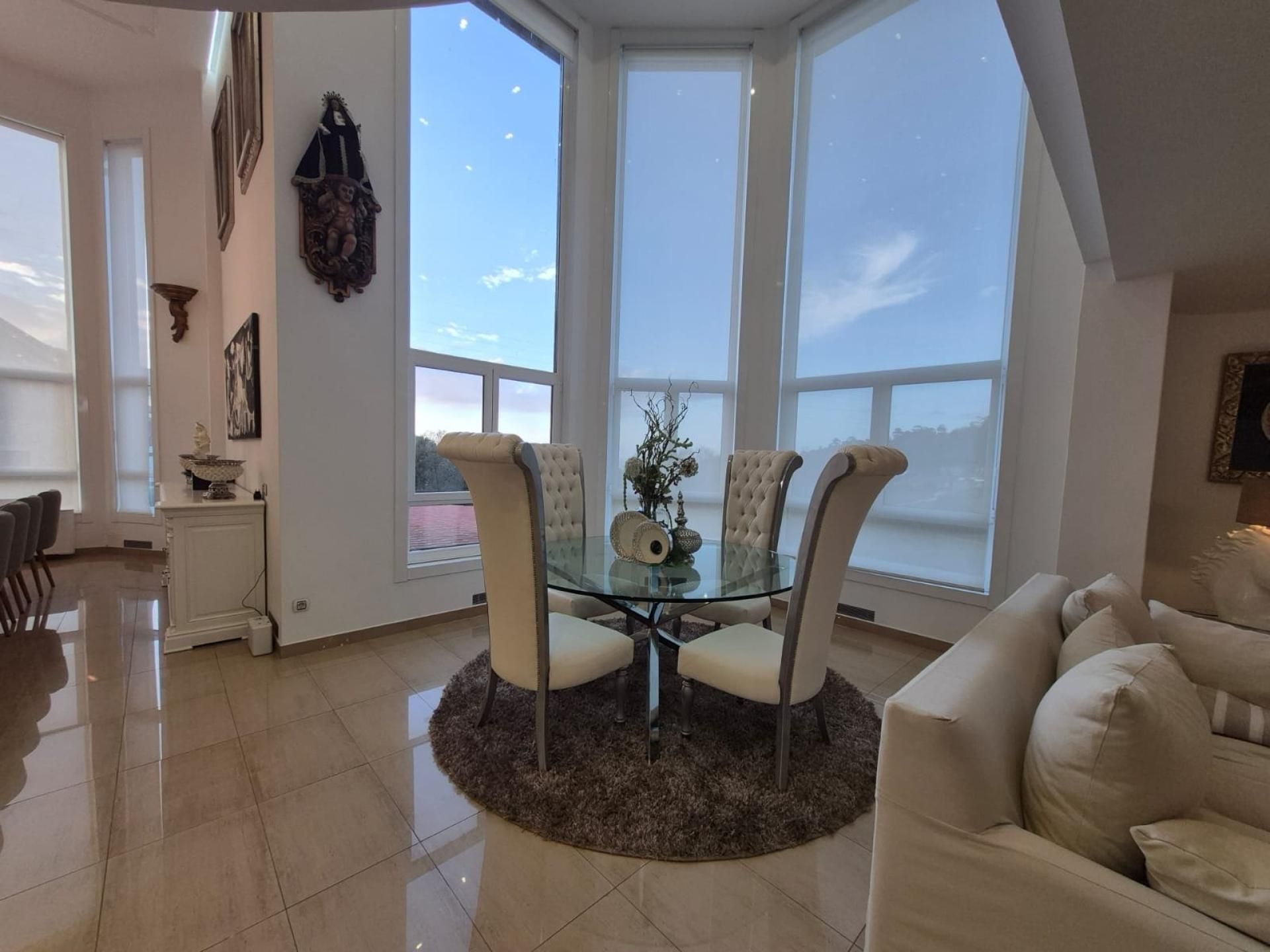 Menjador de Casa o xalet en venda en Arteixo amb Calefacció i Piscina