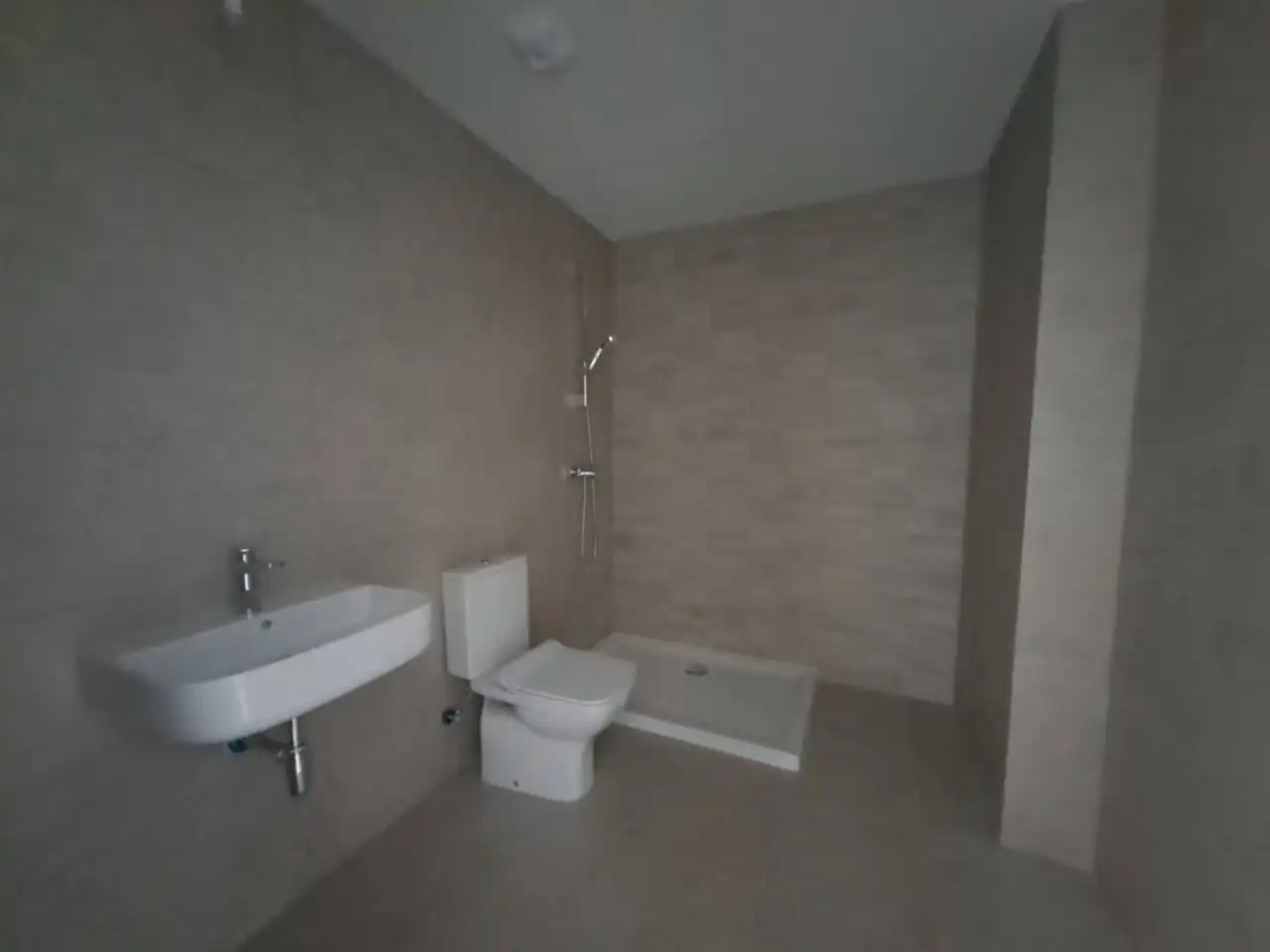 Bany de Pis en venda en Burgos amb Calefacció, Parquet i Terrassa