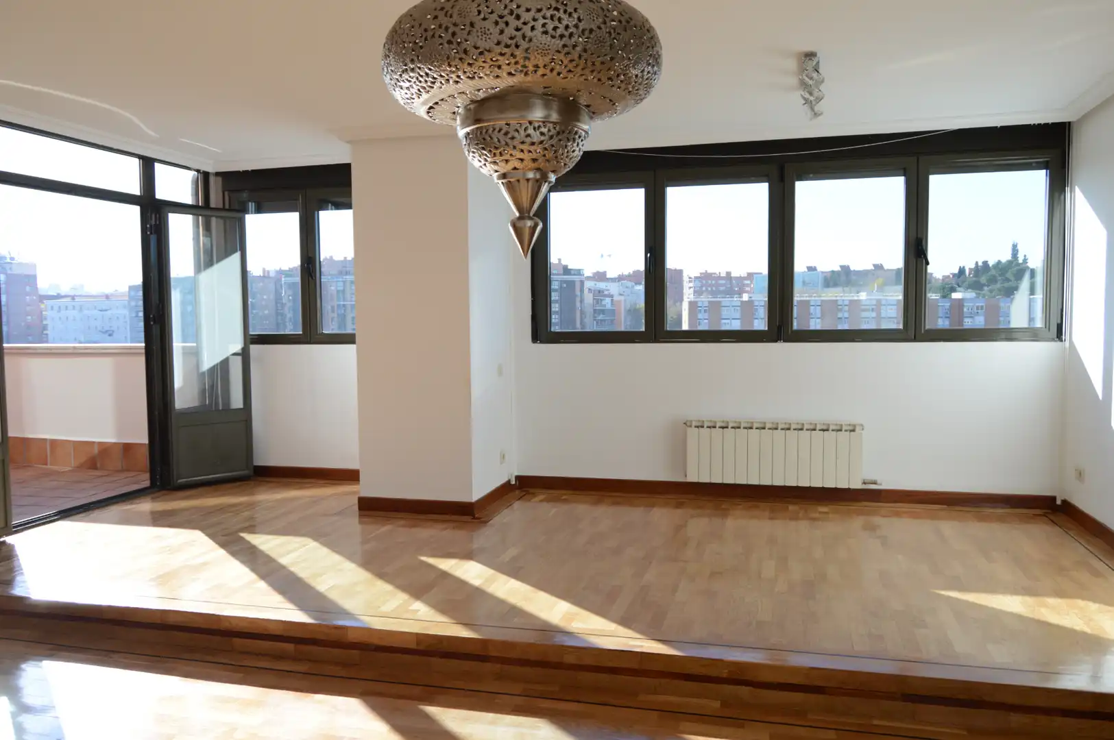 Living room of Attic for rent in Madrid  with Air Conditioner, Heating and Parquet flooring