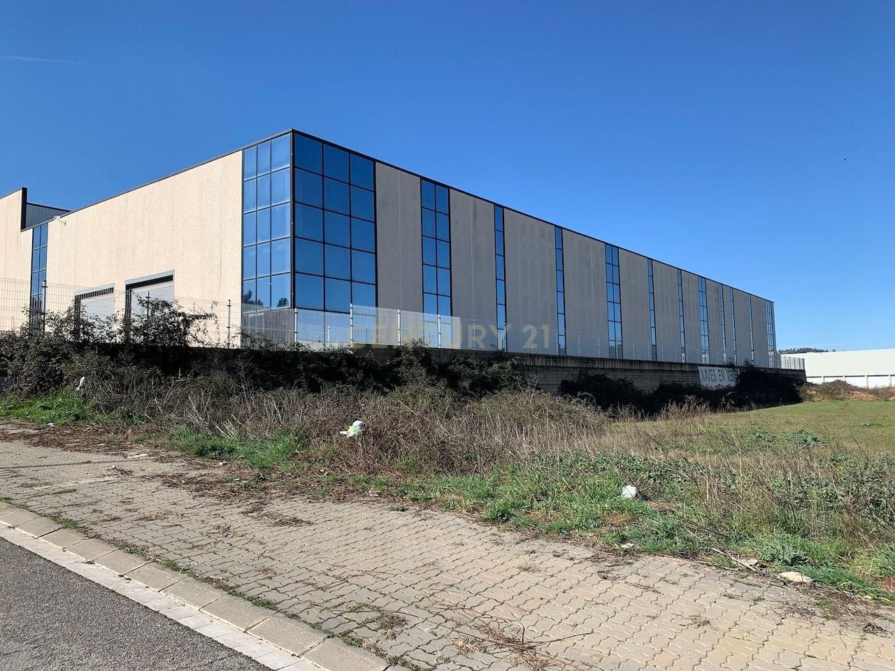 Außenansicht von Fabrikhallen miete in Sallent