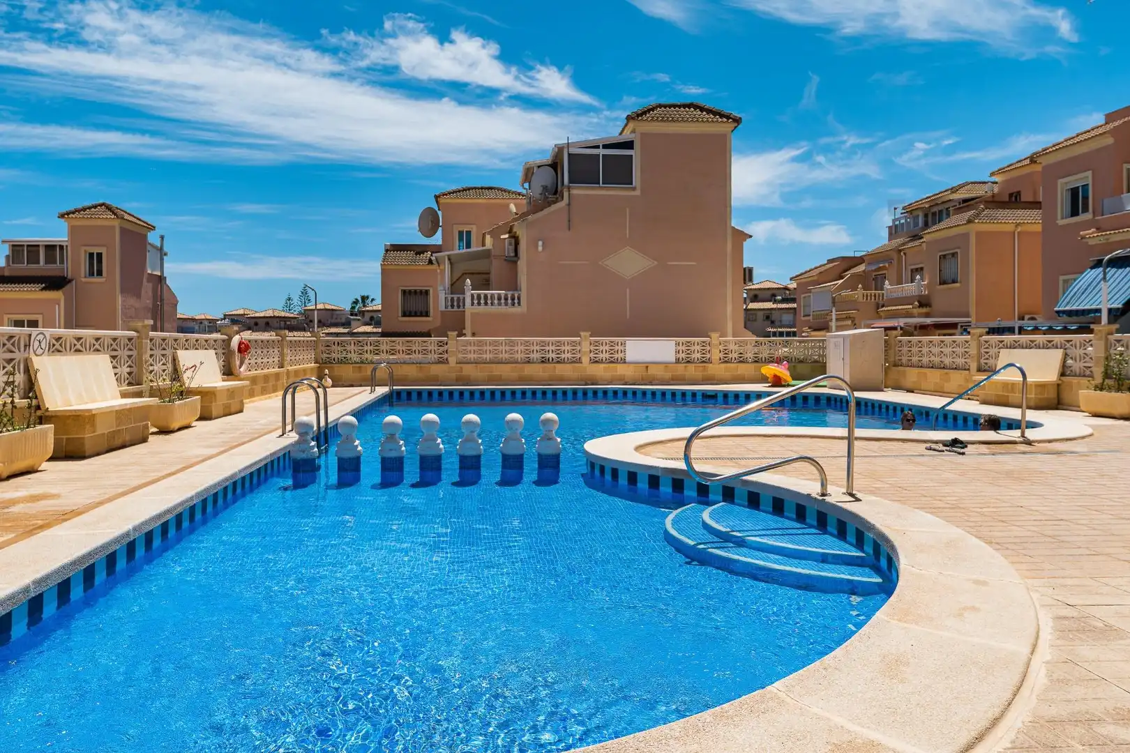 Piscina de Casa adosada de lloguer en Orihuela amb Aire condicionat, Calefacció i Terrassa