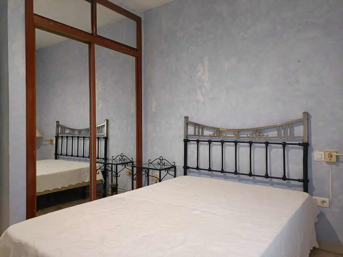 Habitación de Apartamento de alquiler en Sevilla con Aire acondicionado, Calefacción y Jardín privado