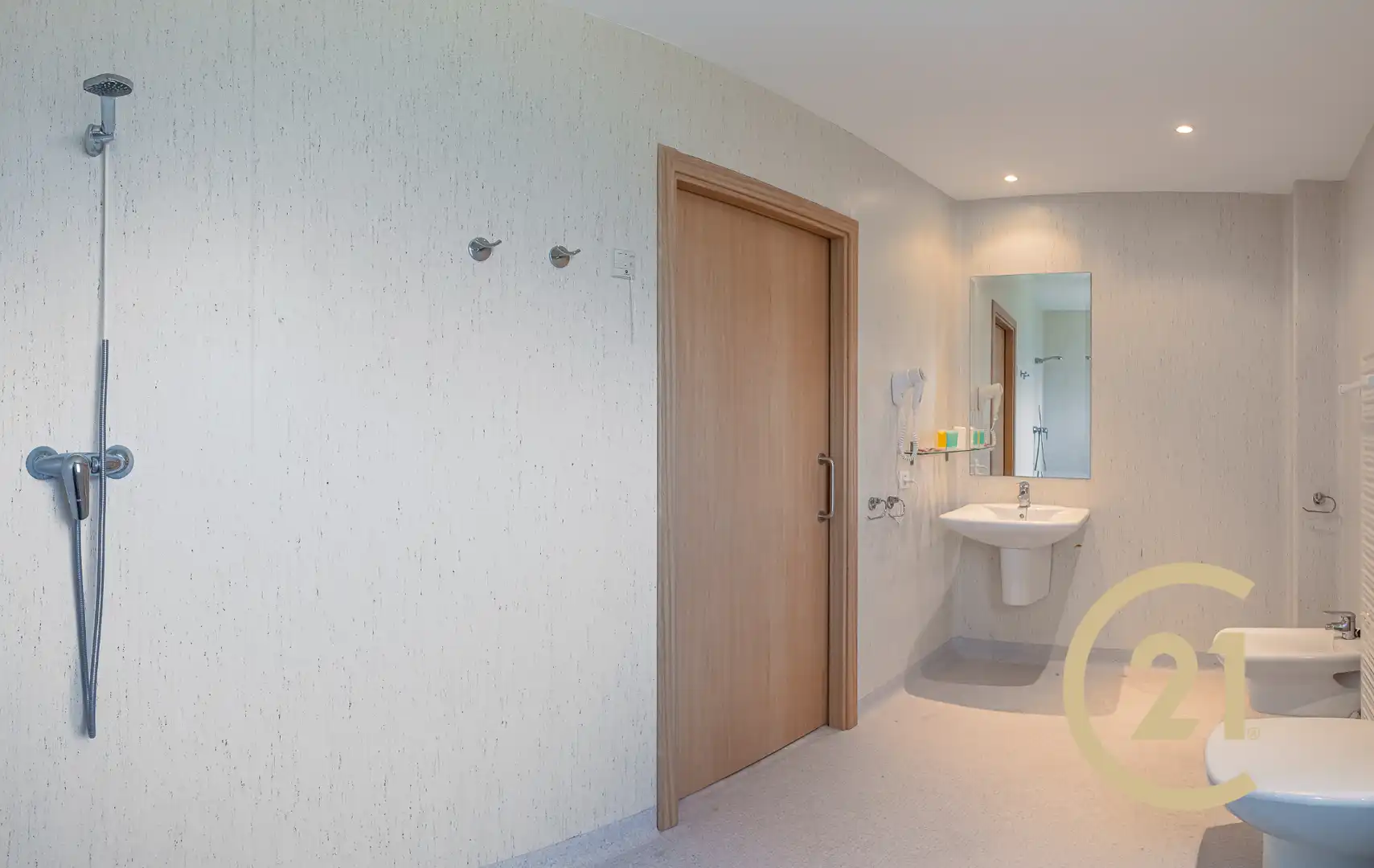 Bathroom of Buildings for sale in Estepona  with Community pool
