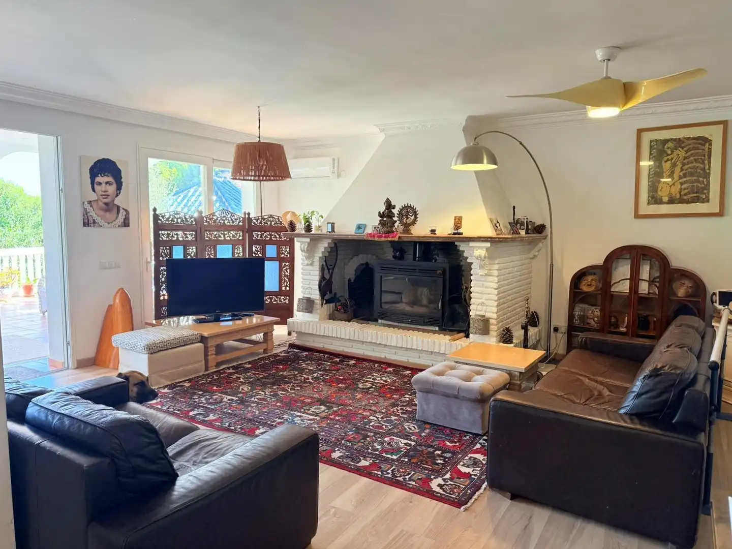 Sala d'estar de Casa o xalet en venda en Benalmádena amb Aire condicionat, Jardí privat i Terrassa