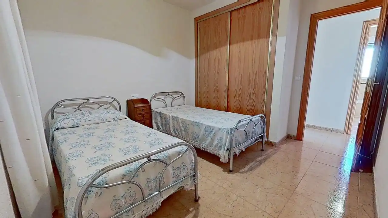 Dormitori de Casa adosada en venda en Santiuste de San Juan Bautista amb Calefacció, Jardí privat i Moblat