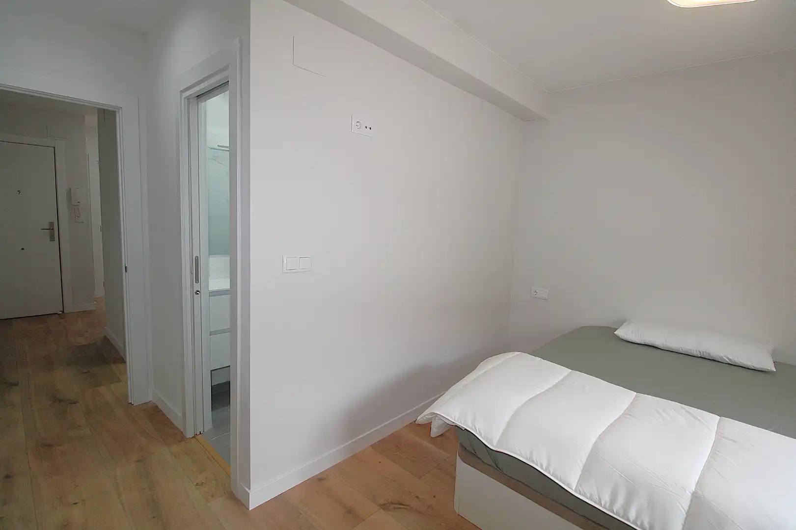 Dormitori de Apartament de lloguer en Valencia amb Parquet, Moblat i Forn