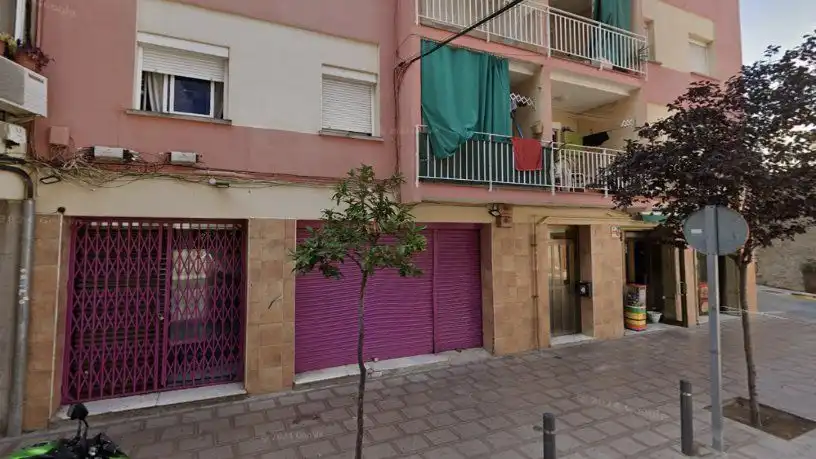 Piso en venta en calle Montseny
