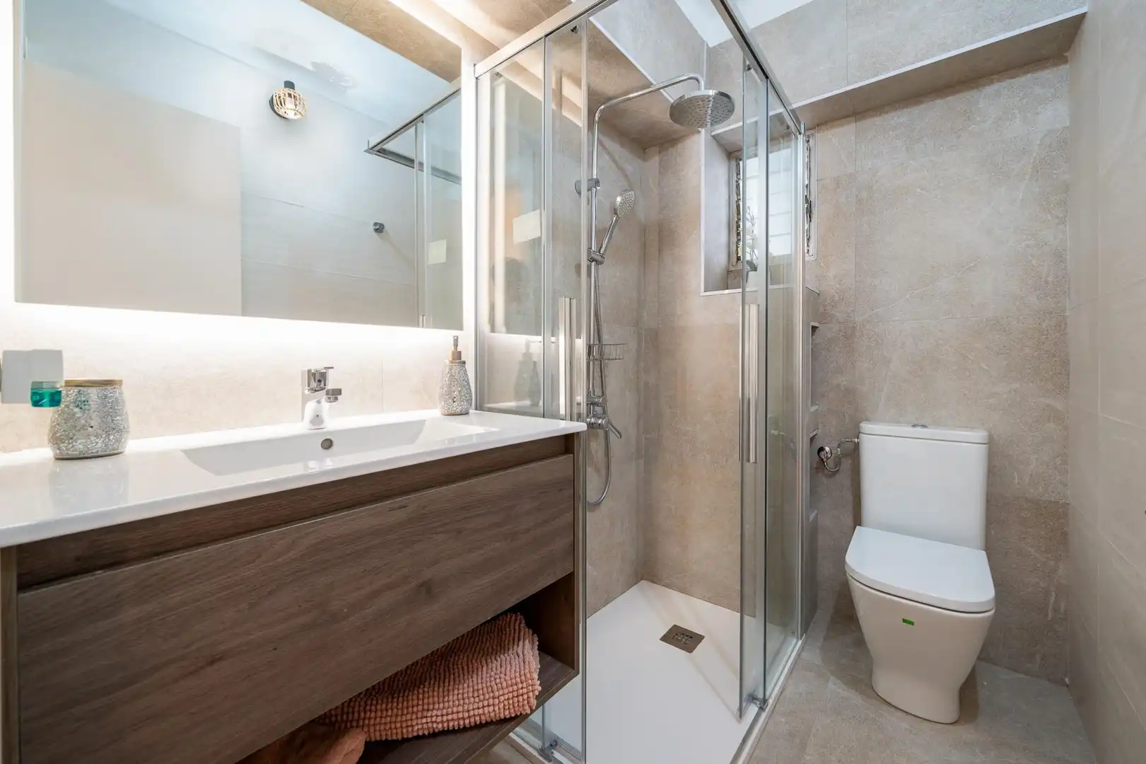 Baño de Piso en venta en  Palma de Mallorca con Aire acondicionado, Jardín privado y Balcón