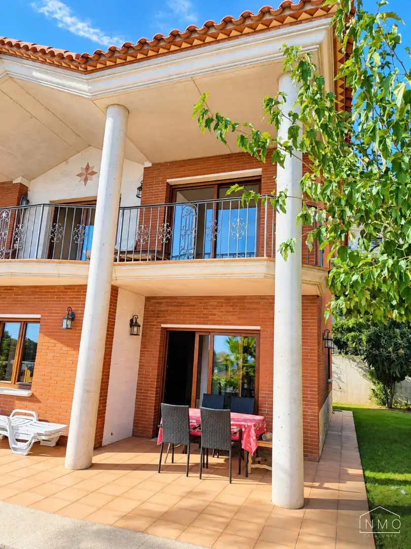 Villa con piscina in vendita a Carrer Alzina, imagen 3