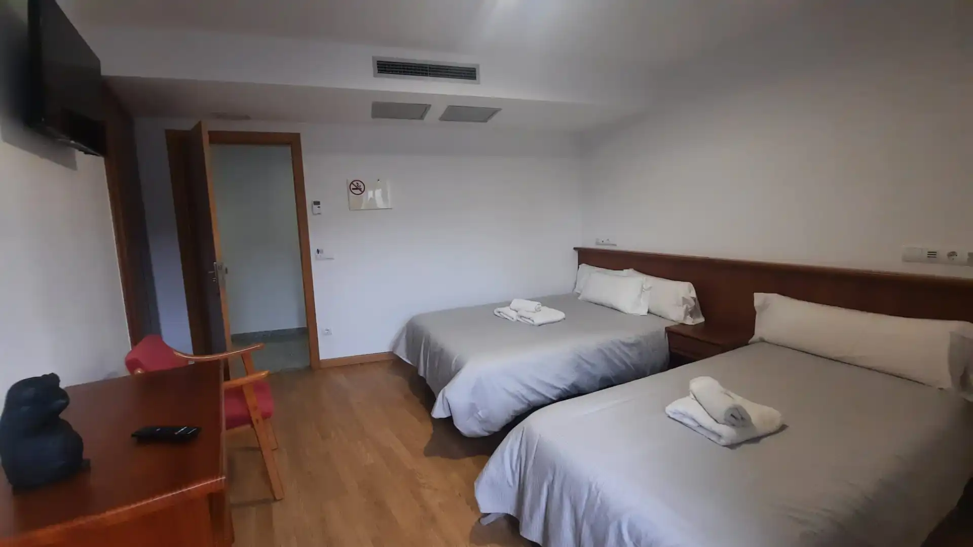 Schlafzimmer von Gebäude zum Verkauf in Cacabelos mit Alarm