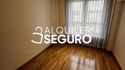 Foto 2 de Piso de alquiler en De Luis Mitjans , Adelfas,  Madrid Capital