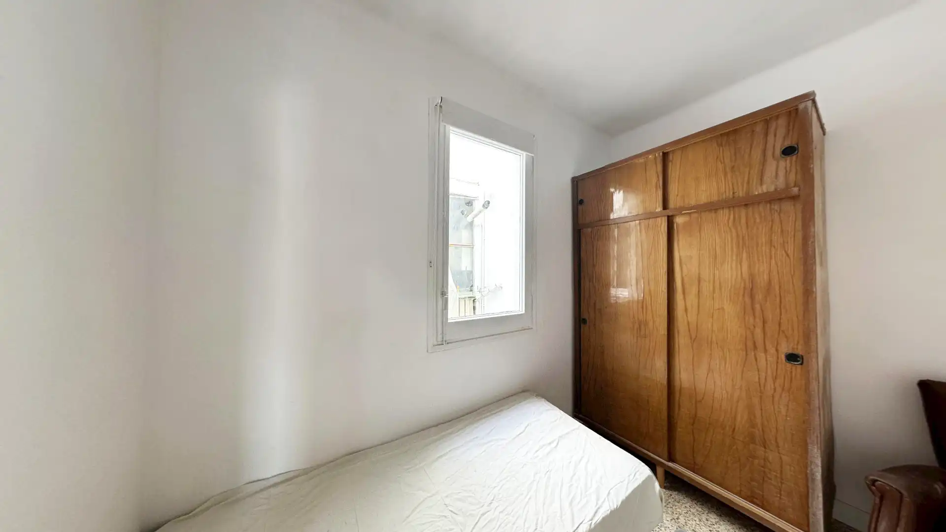 Habitación de Piso en venta en Cornellà de Llobregat con Amueblado, Horno y Balcón