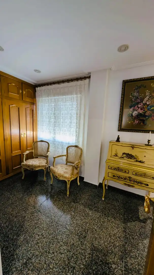 Dormitori de Casa o xalet en venda en Oliva amb Aire condicionat, Calefacció i Jardí privat