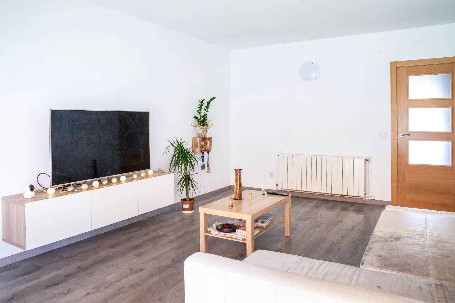 Living room of Planta baja for sale in Montgat  with Air Conditioner, Private garden and Parquet flooring