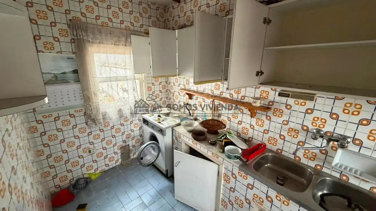 Cuina de Casa o xalet en venda en Ourense Capital  amb Jardí privat