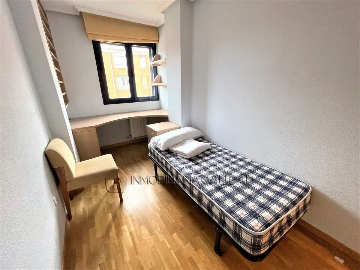 Habitación de Piso de alquiler en Burgos con Calefacción, Trastero y Amueblado