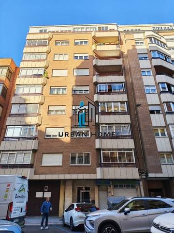 Piso en Venta en Calle Fray Luis de León en San Claudio - La Chantría