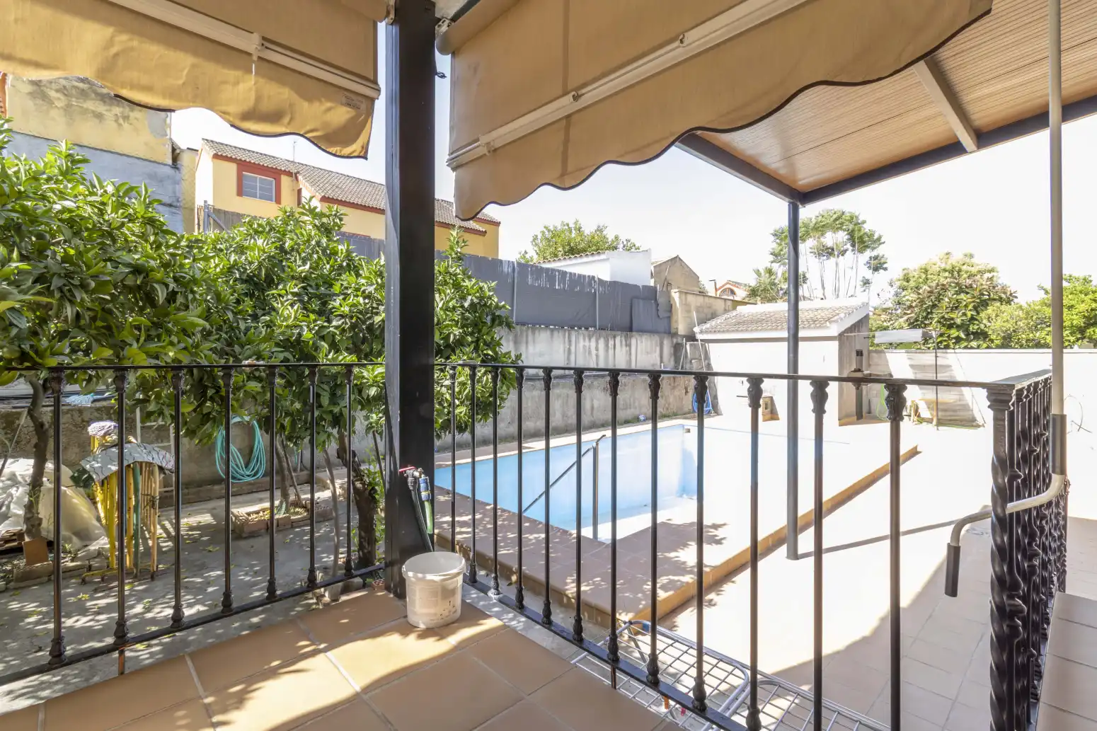 Piscina de Casa o xalet en venda en Gines amb Aire condicionat, Terrassa i Traster