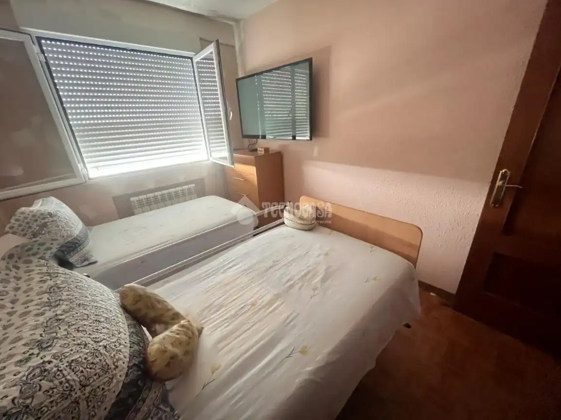Habitación de Piso en venta en Humanes de Madrid con Calefacción, Terraza y Piscina comunitaria