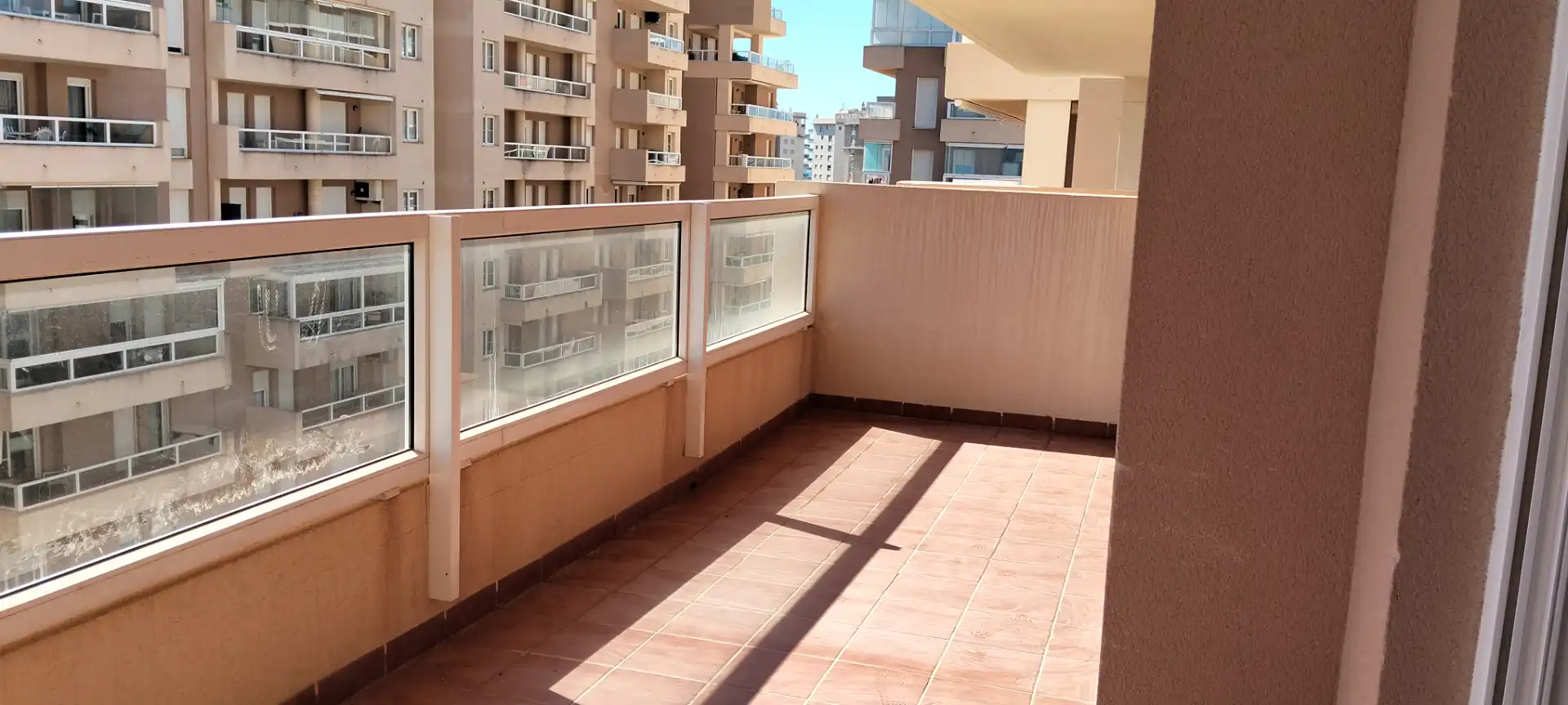 Terrasse von Wohnung zum Verkauf in La Manga del Mar Menor mit Klimaanlage, Heizung und Privatgarten