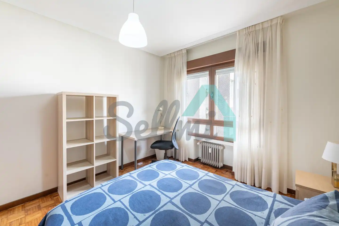 Dormitori de Pis per a compartir en Oviedo  amb Calefacció, Parquet i Terrassa
