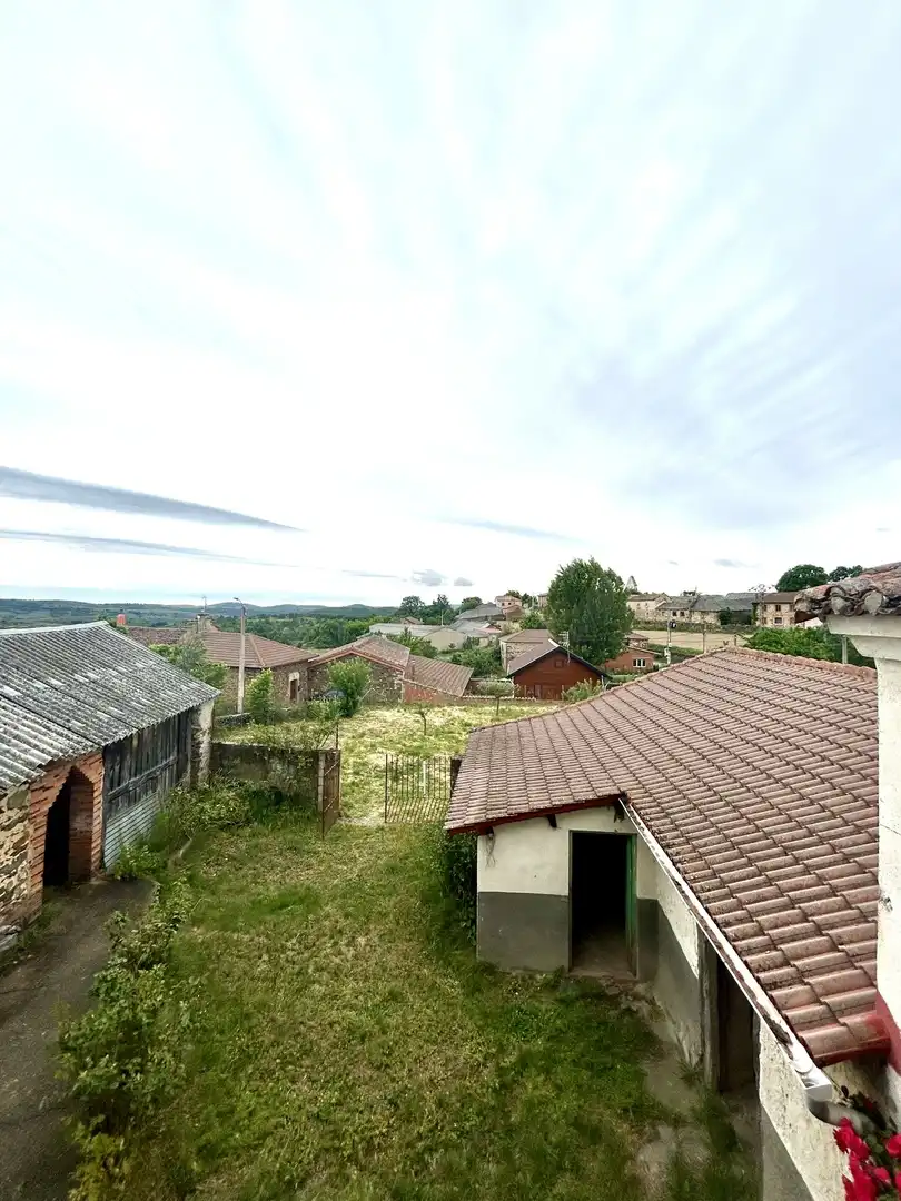 Finca rústica en venta en Riello con Calefacción