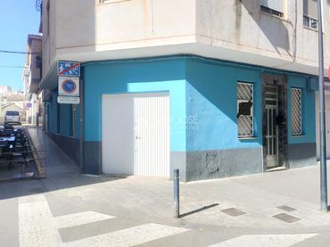 Locale commerciale in affitto a Aspe Centro