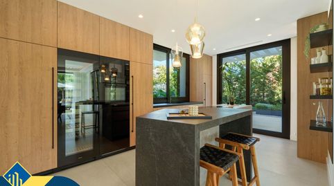 Villa con piscina privada en la provincia de Málaga, en Marbella, en la zona de Nueva Andalucía. 6 habitaciones | 611 m² | 1.5 kil, imatge 2