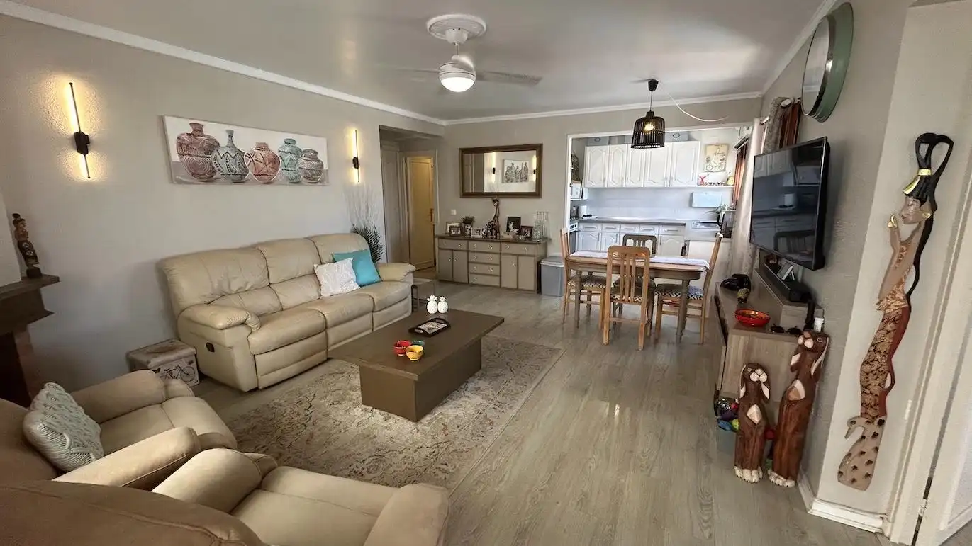 Sala de estar de Piso en venta en Benalmádena con Calefacción, Jardín privado y Terraza