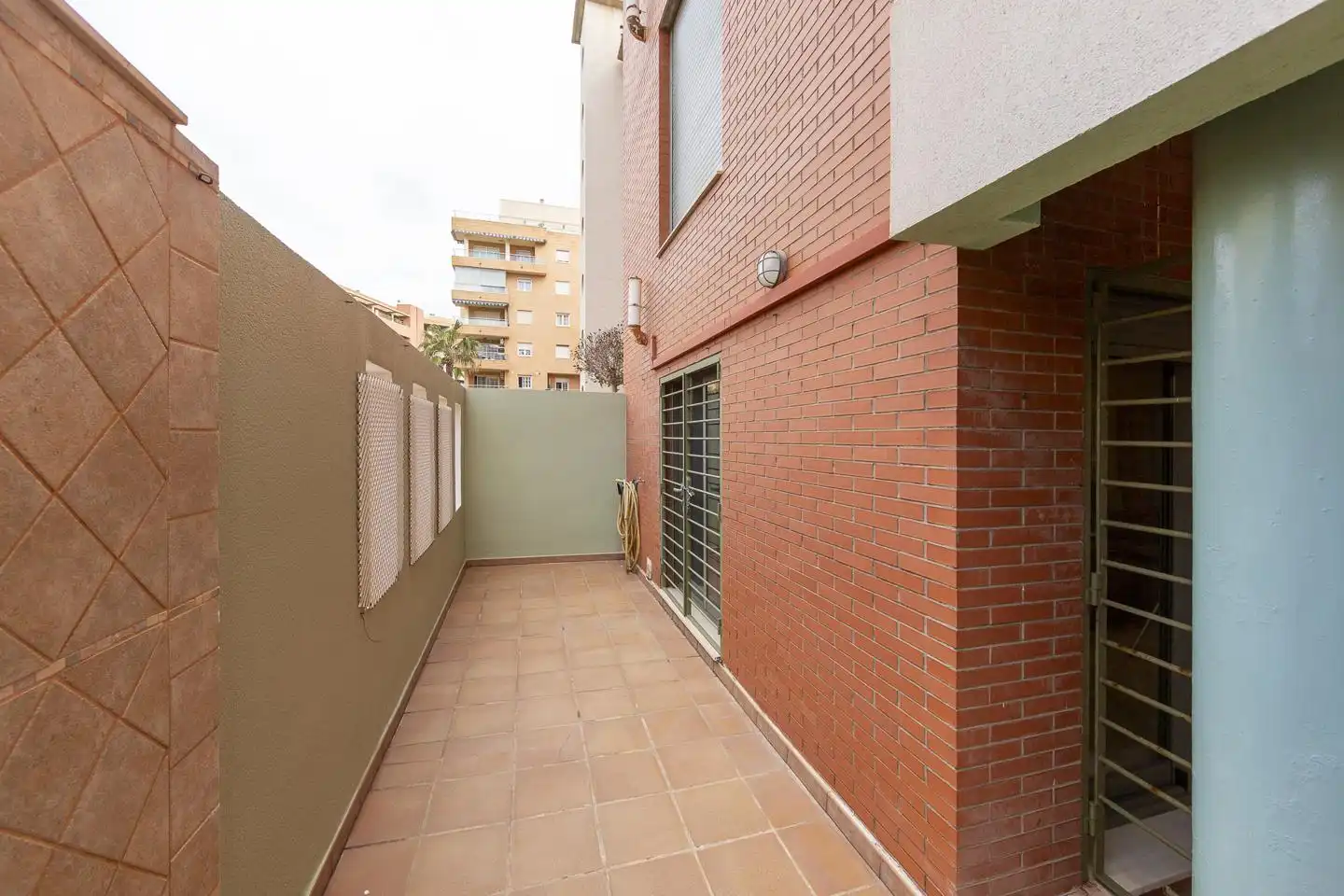 Exterior view of Ground floor for sale in Almería  with Air Conditioner, Terrace and Storage room