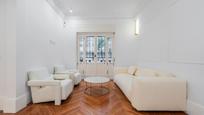 Sala d'estar de Pis en venda en  Madrid Capital amb Aire condicionat, Calefacció i Moblat