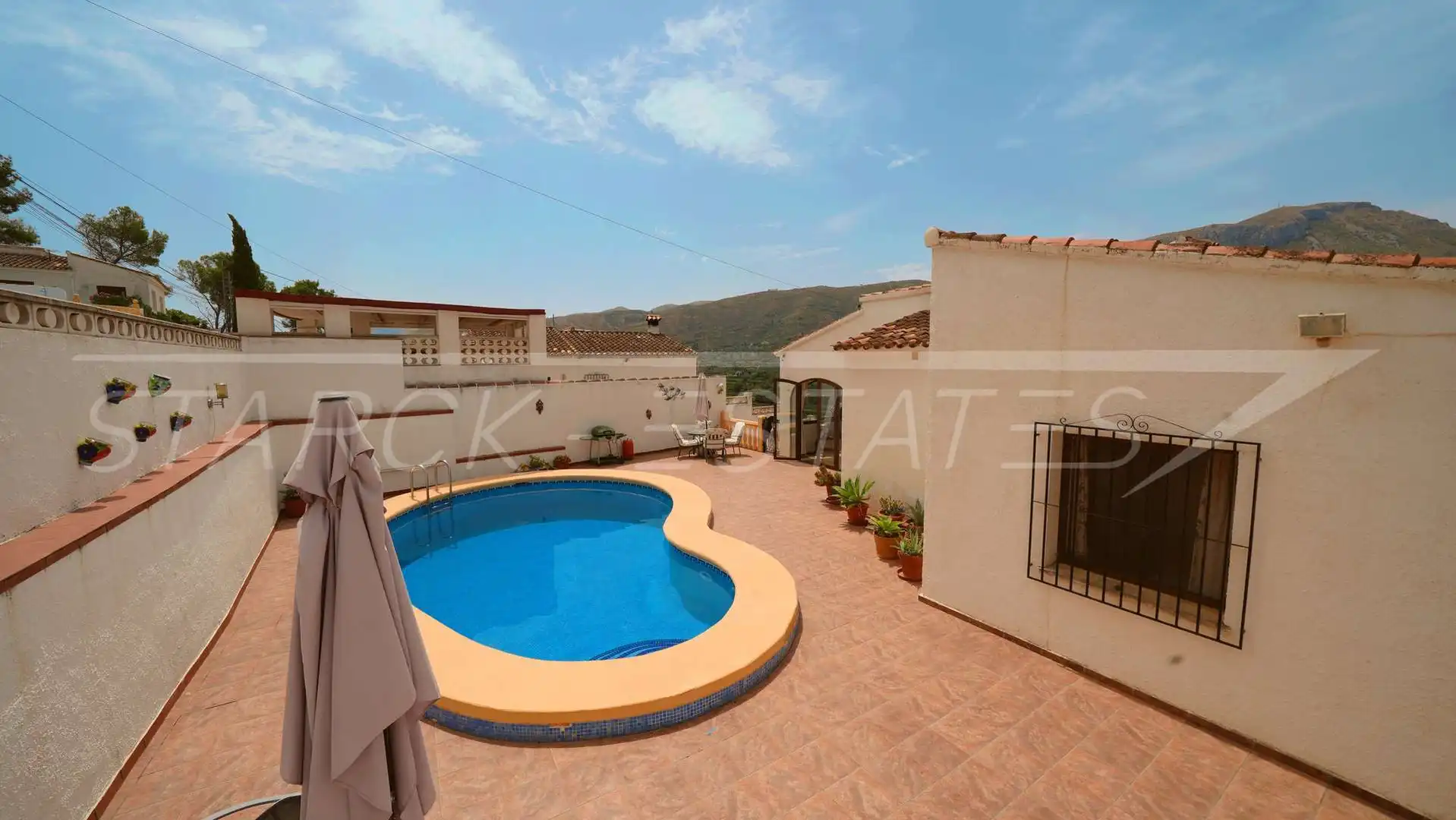 Vista exterior de Casa o xalet en venda en L'Atzúbia amb Aire condicionat, Jardí privat i Piscina
