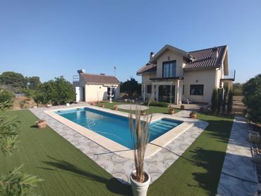 Casa rústica con piscina en venta en Polígono 23