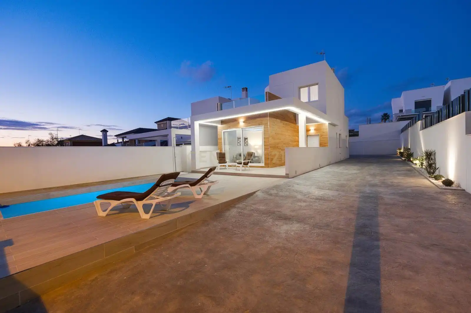 Vista exterior de Casa o chalet en venta en Torrevieja con Aire acondicionado, Piscina y Domótica